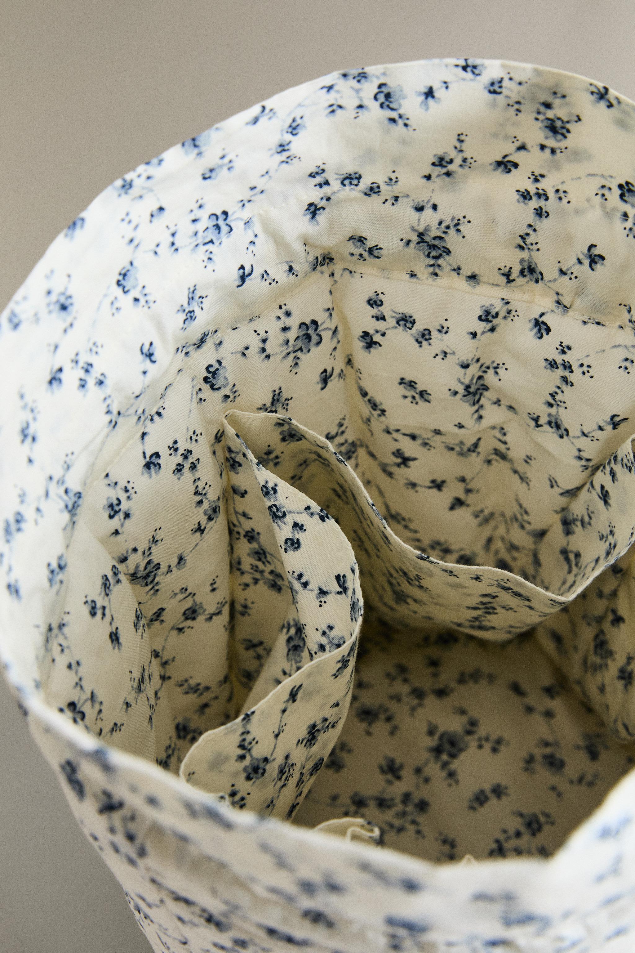 BABY BLUE FLORAL BUCKET BAG